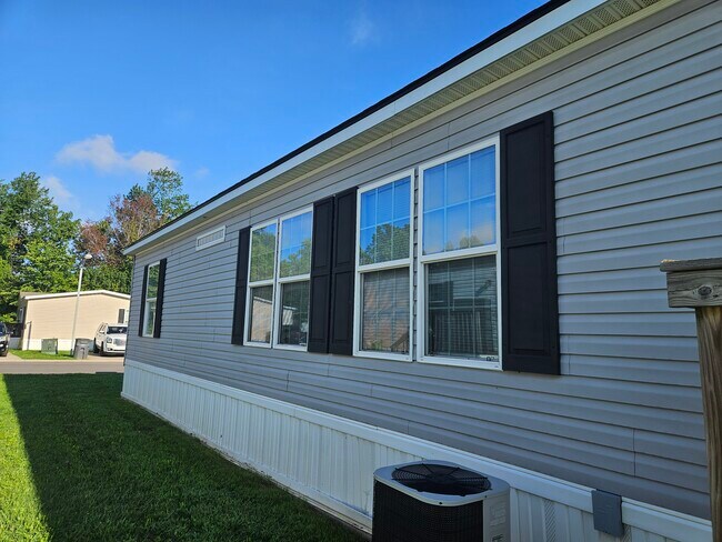 Building Photo - 61 Lynnwood Cir