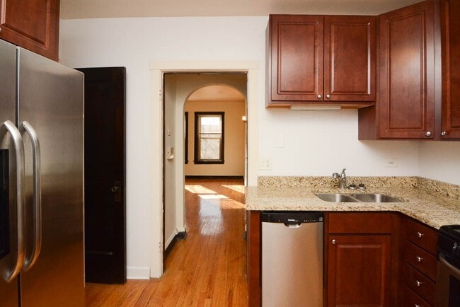 Foto del edificio - 2122 W Ainslie St