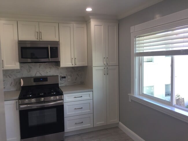 kitchen - 2110 Spaulding Ave