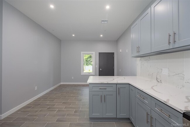 Building Photo - 126 Innis Ave