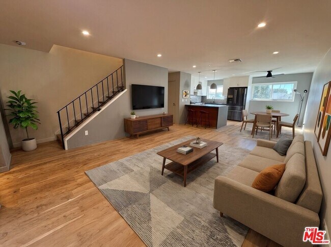 Foto del edificio - 5215 Sepulveda Blvd