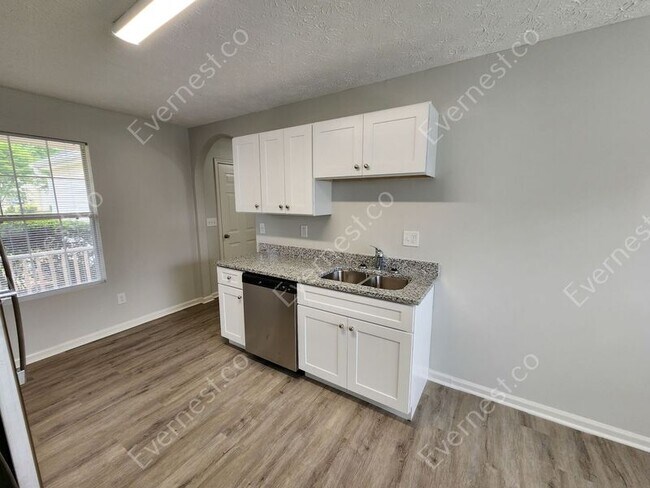 Foto del edificio - 707 Cloverdale Dr