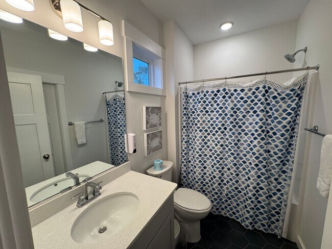 Foto del edificio - Outer Banks 2 Bedroom Fully Furnished Year...