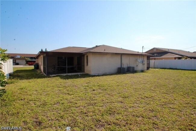 Building Photo - 3808 SE 11th Ave