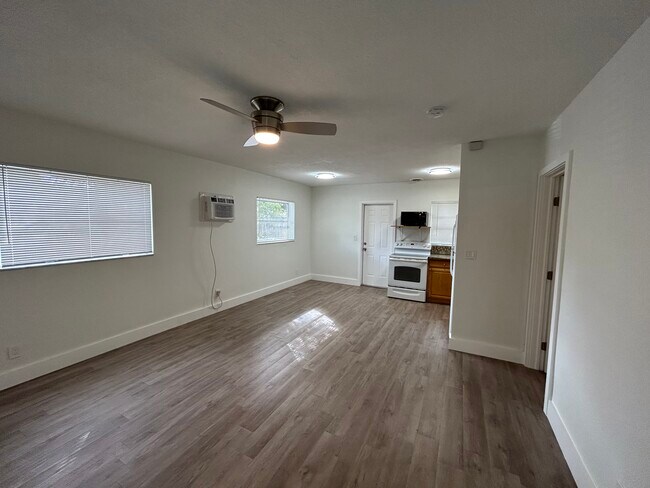 Building Photo - 307 Lady Claire Fursman Ave