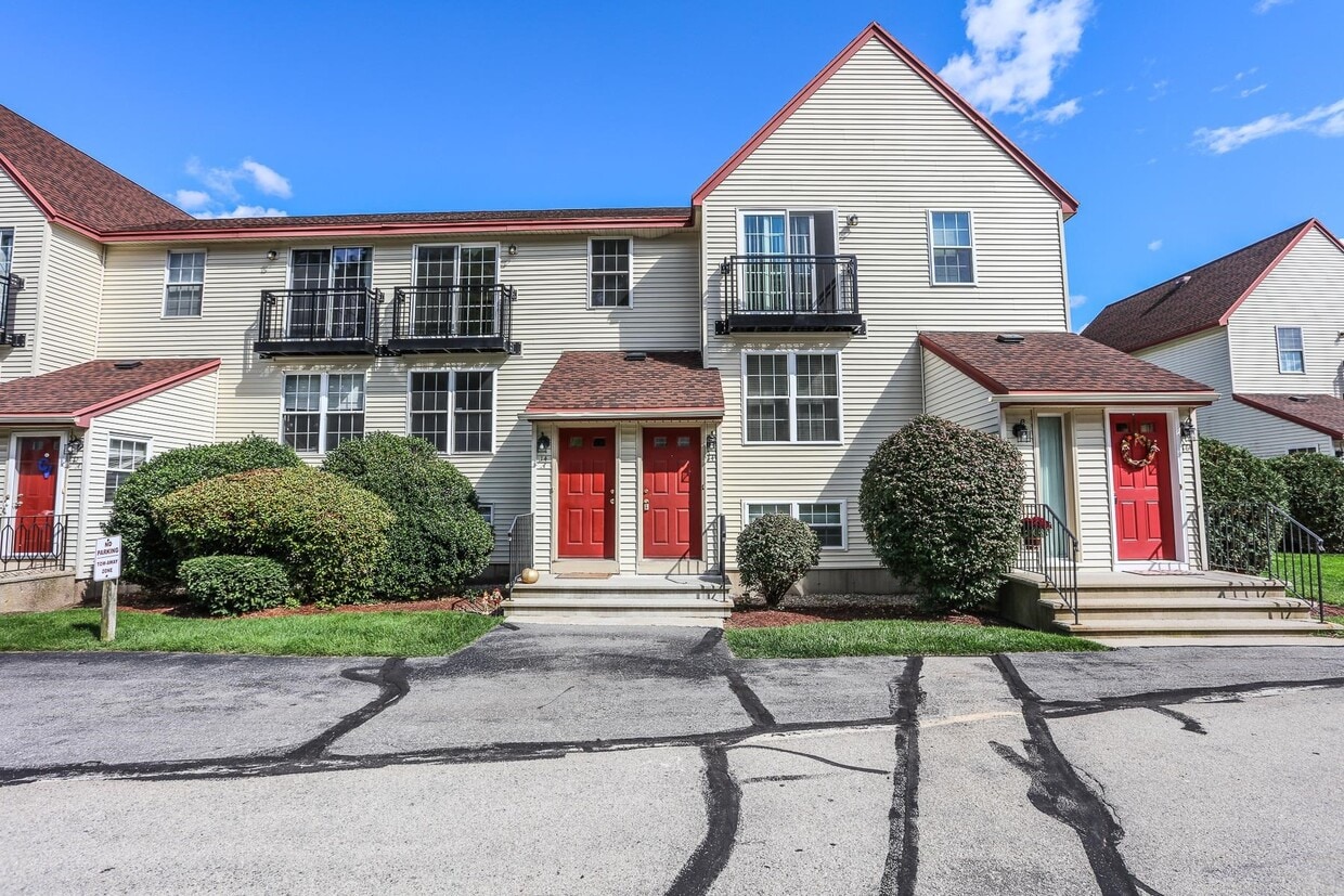 14 E Ridge Rd, Merrimack, NH 03054 Room for Rent in Merrimack, NH