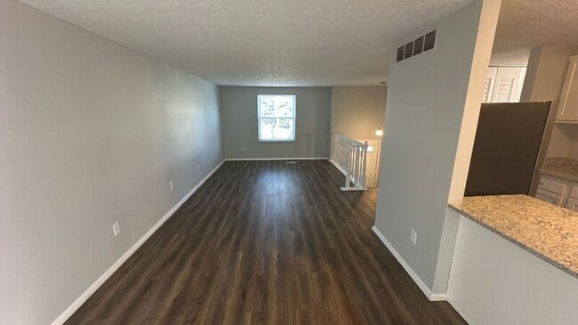 Building Photo - 2865 Chatsworth Way