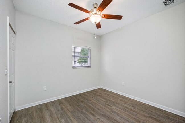 Building Photo - Town Park Villas