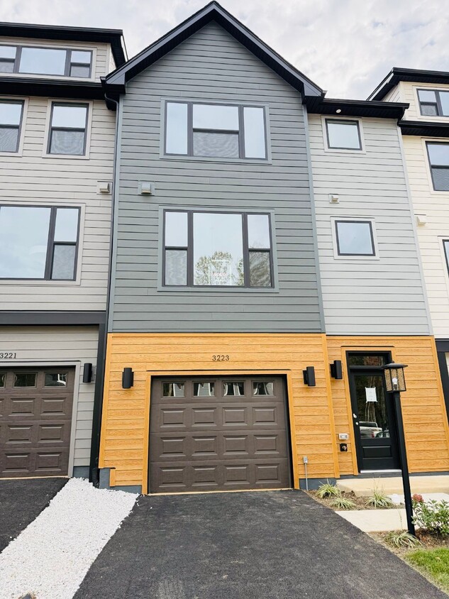 Foto principal - 4 Bed / 3.5 Bath Brand New Townhouse (12/7...