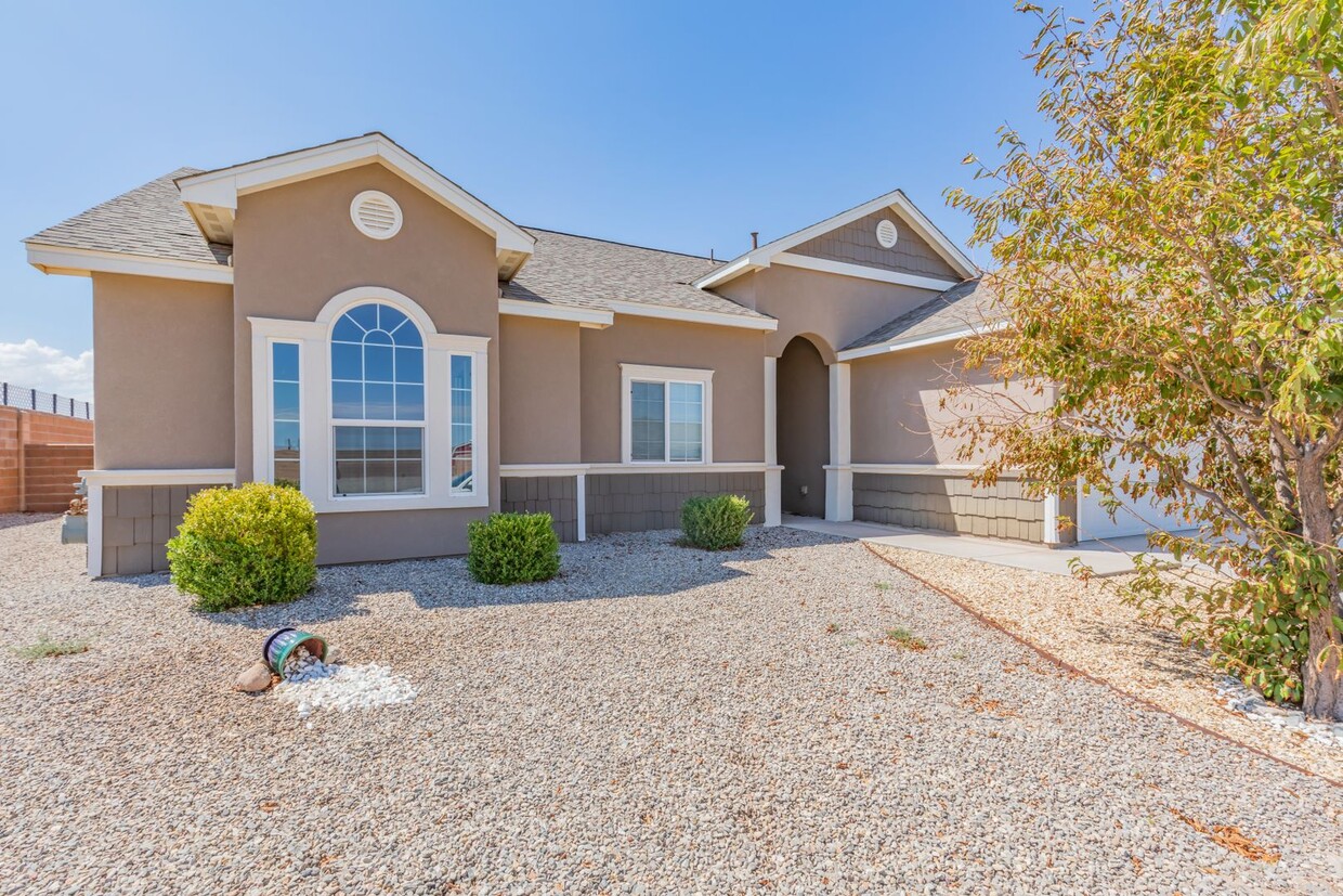 Foto principal - 3 bed 2 bath, beautiful home!