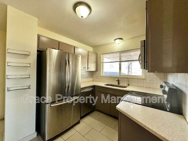 Building Photo - 1570 Tamarac St