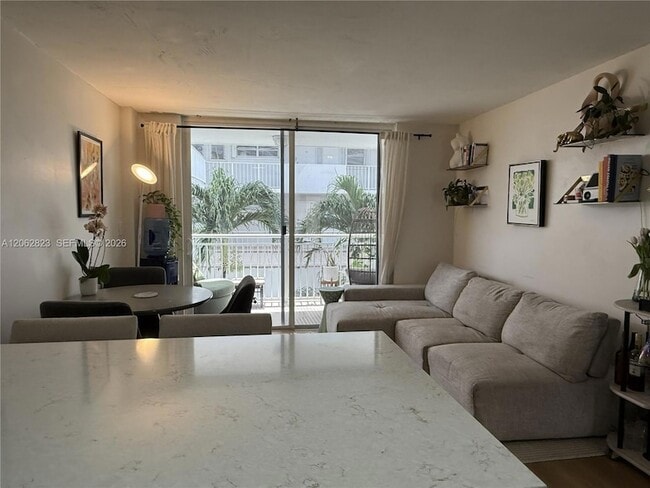 Foto del edificio - 1666 West Ave