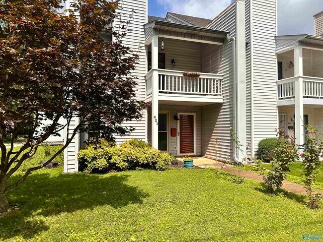 Building Photo - 421 NE Russell St