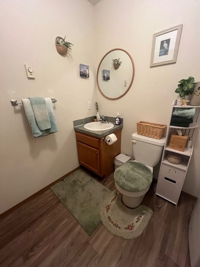 Foto del edificio - 3BD/2.75BA Duplex. Pet Friendly!