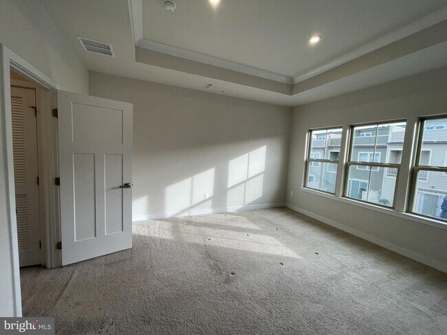 Foto del edificio - 8715 Shady Pines Dr