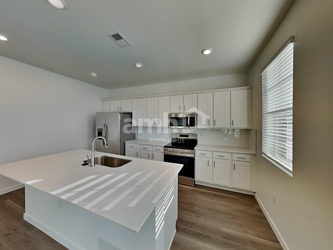 Foto del edificio - 9644 Harkes Dr