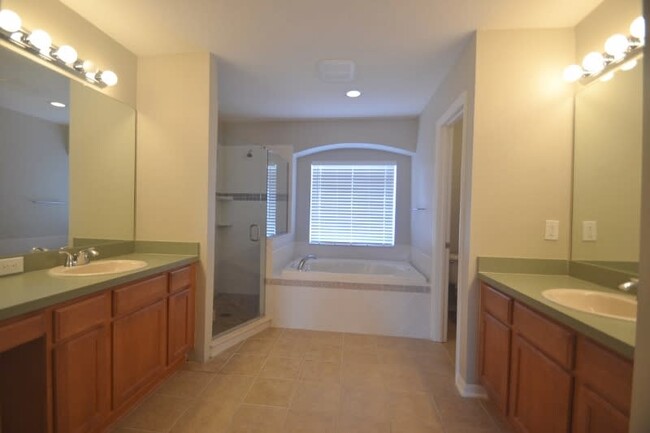 Building Photo - 3947 Stornoway Dr