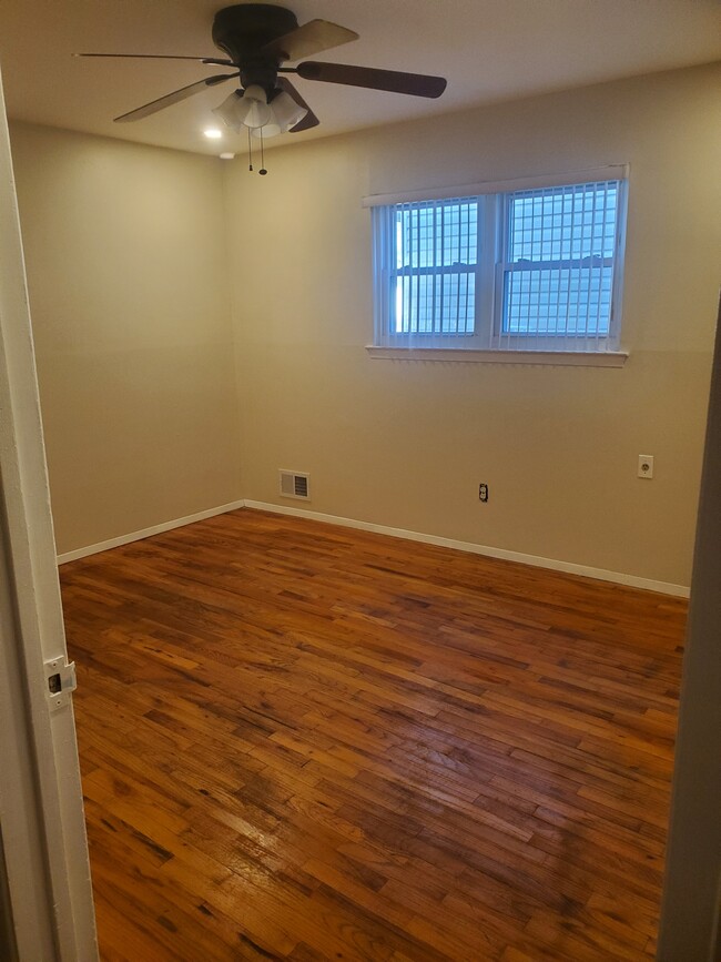 Bedroom - 102 Redwood Ave