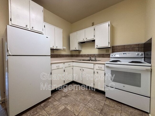 Foto del edificio - 116 E 3rd St