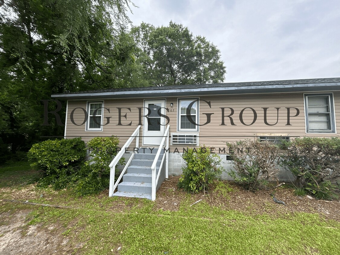 Foto principal - #450 - 807-809 Hughes St Duplex