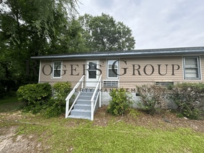 Building Photo - 807-809 Hughes St