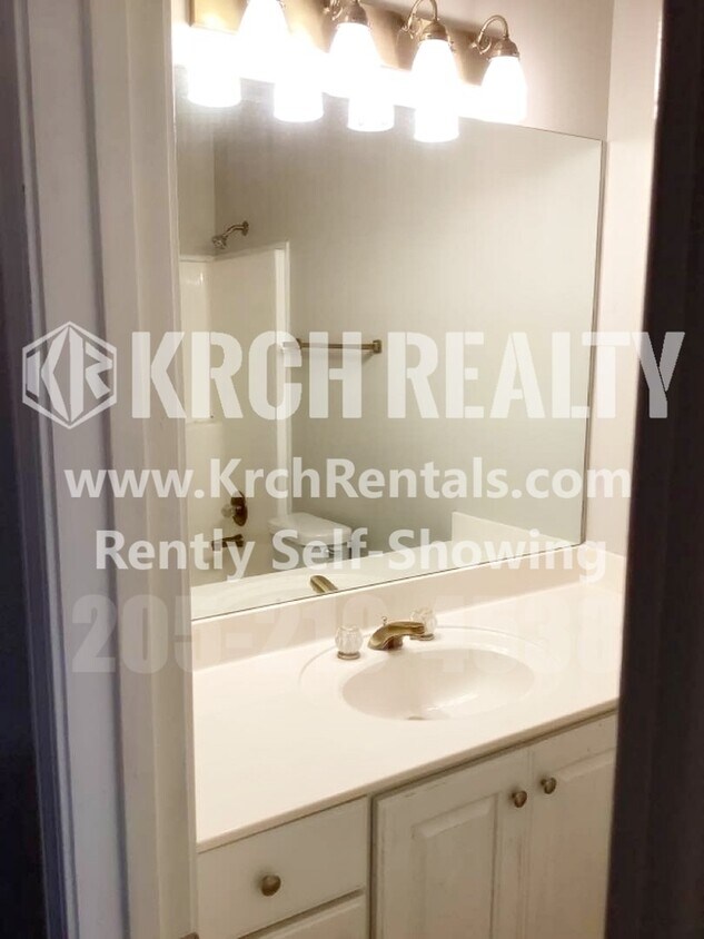Foto principal - Beautiful 4 bedroom, 3 bathroom home!