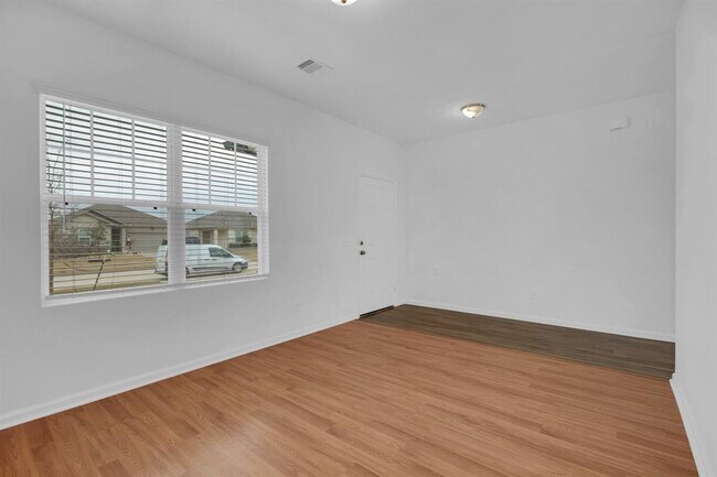 Building Photo - 2068 Spindletree Ln