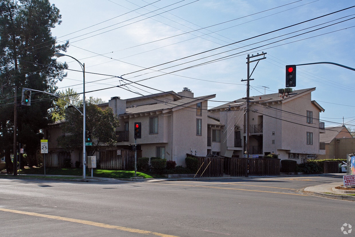 Building Photo - 3900 H St