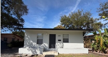 Building Photo - 2005 Dock St