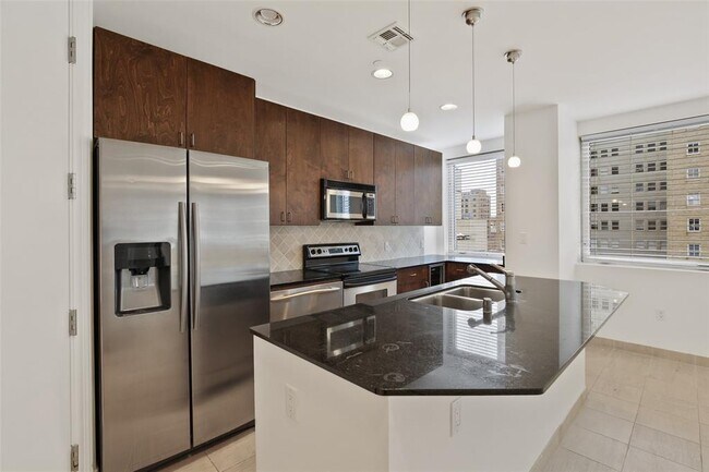 Building Photo - 1505 Elm St