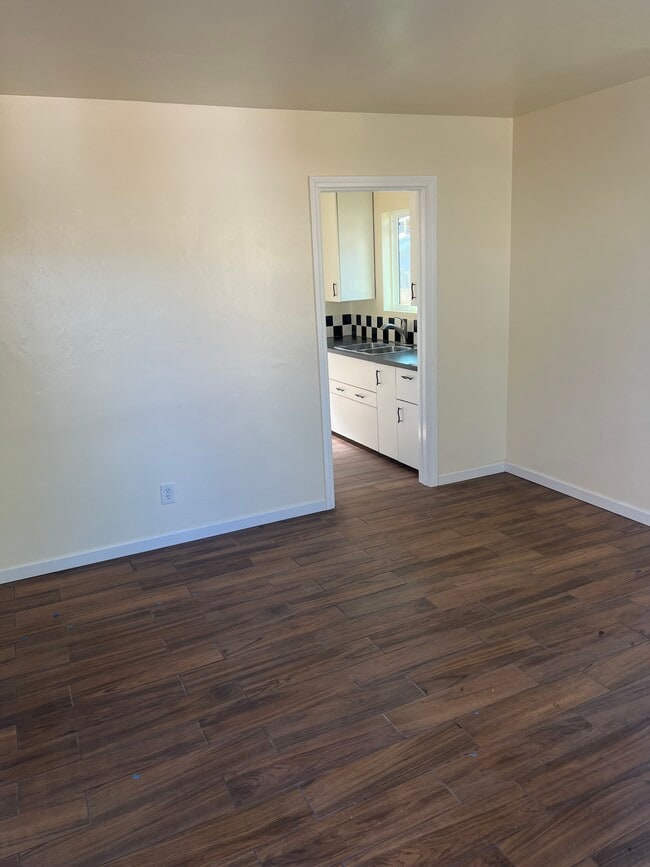 Foto del edificio - 3870 National Ave