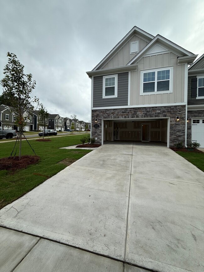 Foto del edificio - 3238 Lilac Grove Dr
