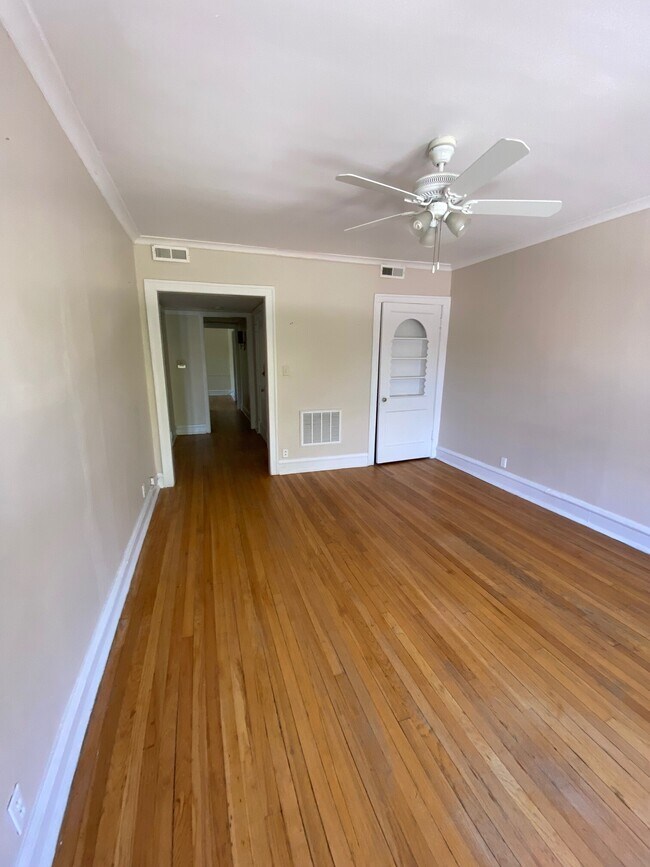 Building Photo - 5137 N Damen Ave