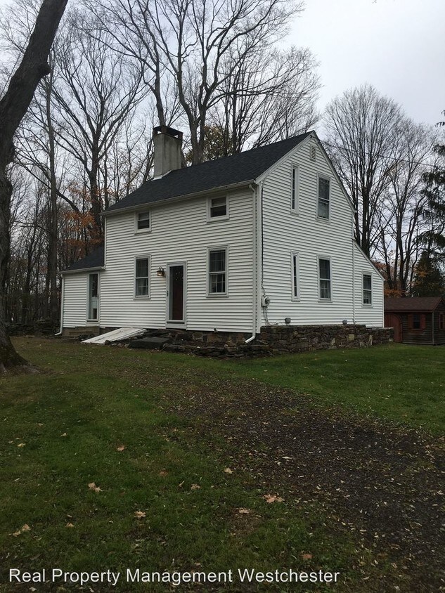 Primary Photo - 1141 Old Quaker Hill Rd