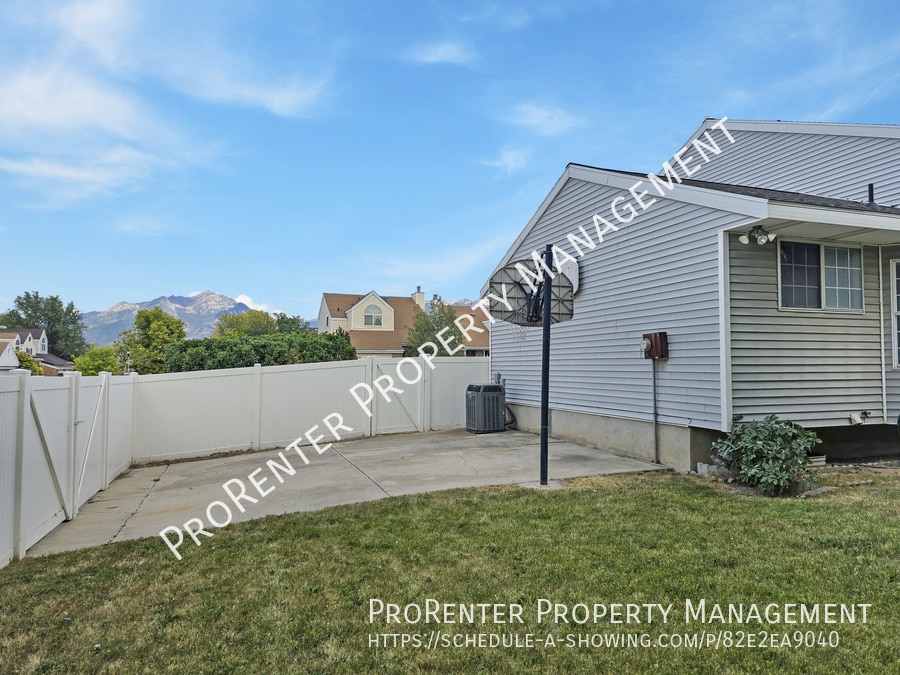 Foto del edificio - 9132 Sandy Creek Cir
