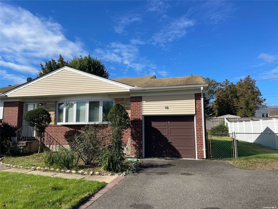 16 Lucille Dr, Syosset, NY 11791 House Rental in Syosset, NY