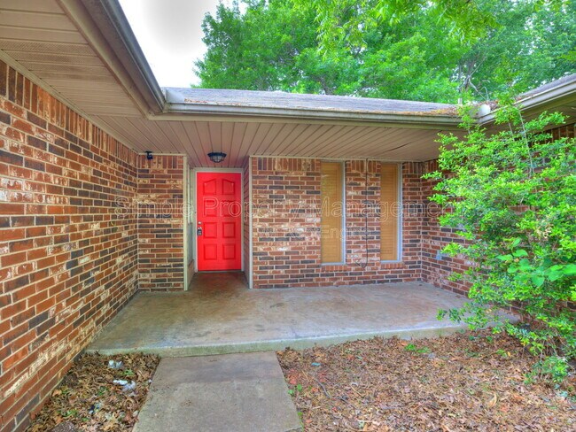 Building Photo - 1706 High Meadows Dr