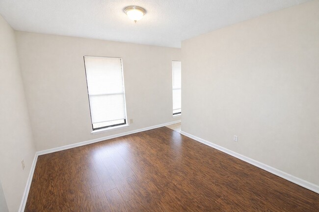 Building Photo - 2 Bedroom Ranch Home W/ Fenced In back yard