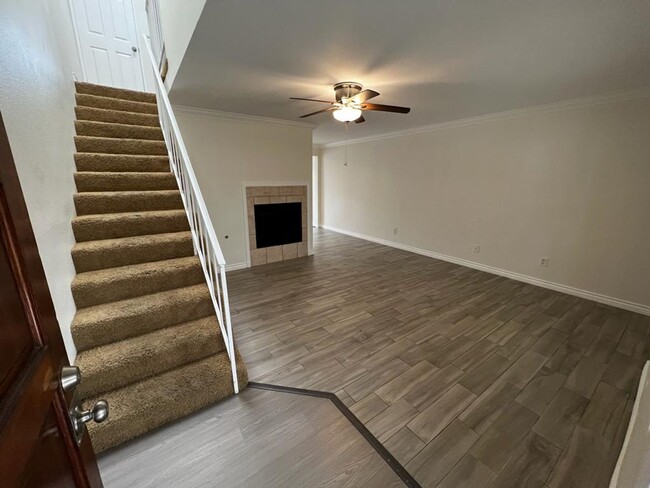 Foto del edificio - 2 Bedroom Remodeled Townhome with Patio/Ya...