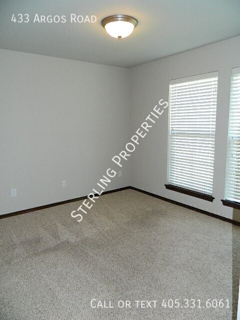 Building Photo - 433 Argos Rd