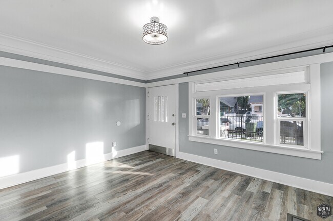 Foto del edificio - 641 W 43rd St