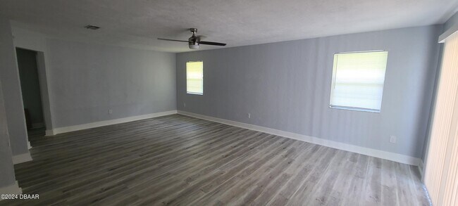 Building Photo - 1045 Cedar St