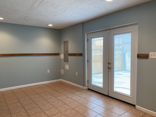 Building Photo - 67 Bristol Ct