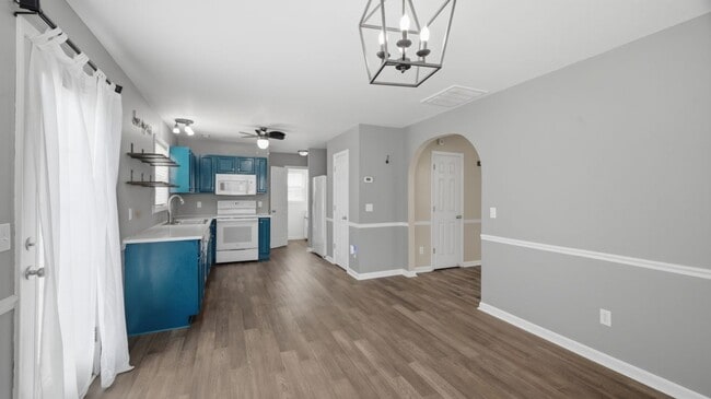 Building Photo - 1301 Silver Dr