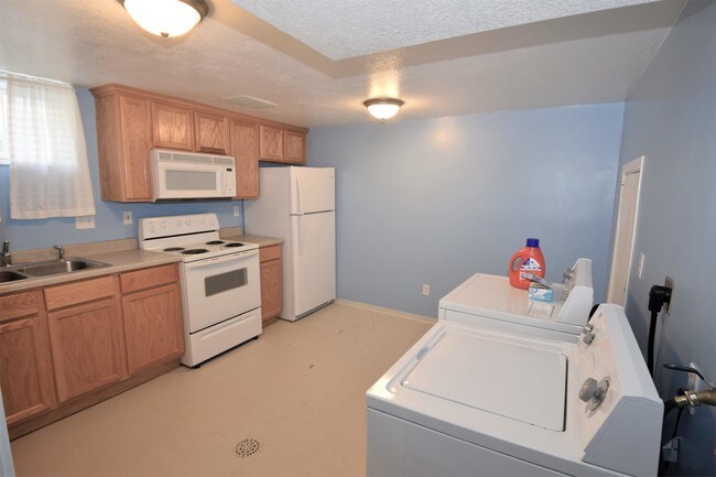 Building Photo - 580 N 200 E