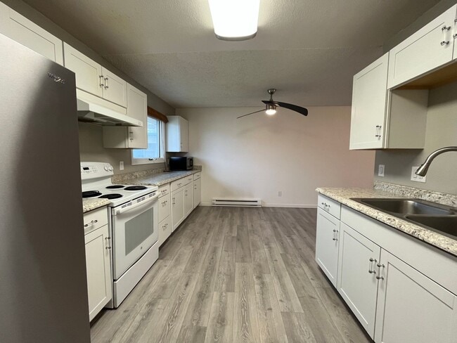 Building Photo - Stunning Two Bedroom home in East Anchorage