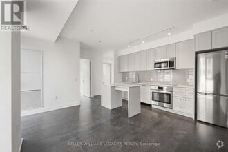 Building Photo - 293-293 The Kingsway