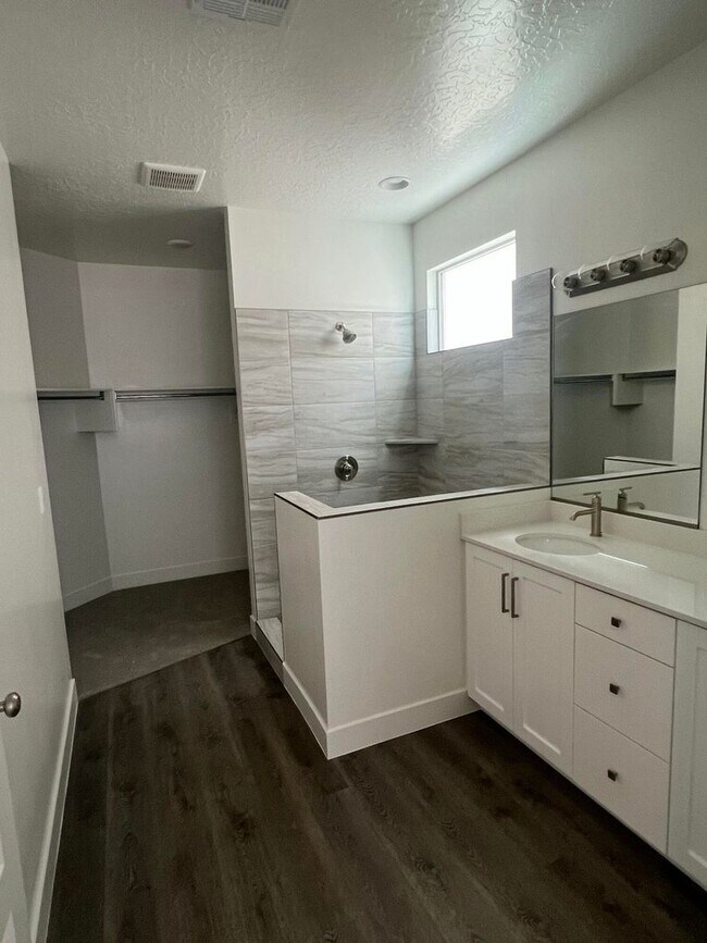 Building Photo - Best Price Per Square Foot in Town!