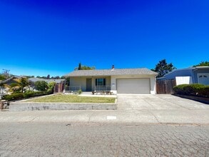 Building Photo - 224 Grapewood St