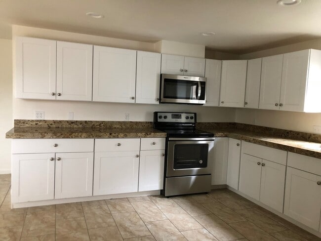 Building Photo - Remodeled Home, 30' x 50' Shop w/ Roll-up ...